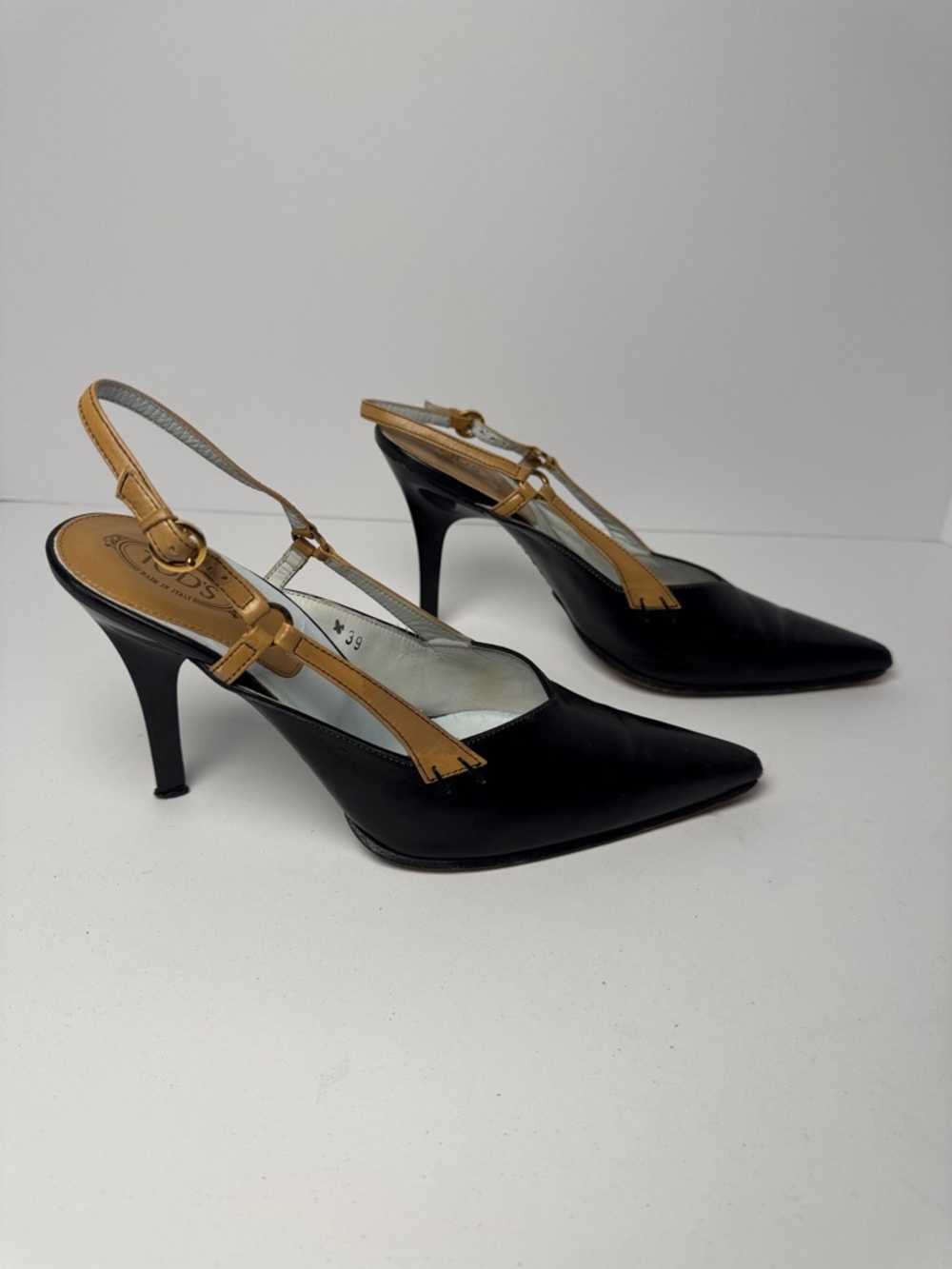 TOD'S Women's Black Leather Tan Strap Slingback Pumps Pointy Toe 39 Chic Classic